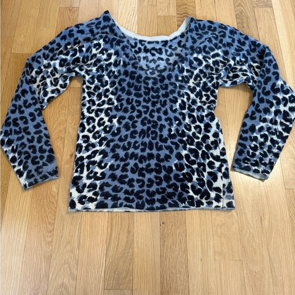 organically grown Jackets & Blazers - Vintage 80s Organically Grown 100% Lambswool Blue Leopard Sweater V-Neck